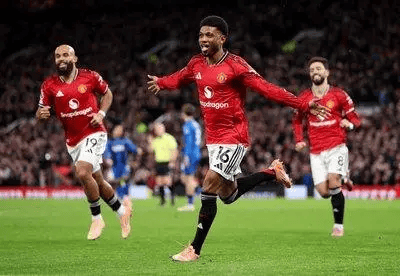 7000万“捡漏”稳了？22岁兽腰空降梦剧场，曼联中场这盘棋要活